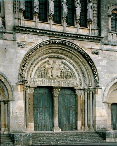 Zentralportal der Abteikirche, 1096-1106, rekonstruiert von Viollet-le-Duc im Jahr 1845 von French School